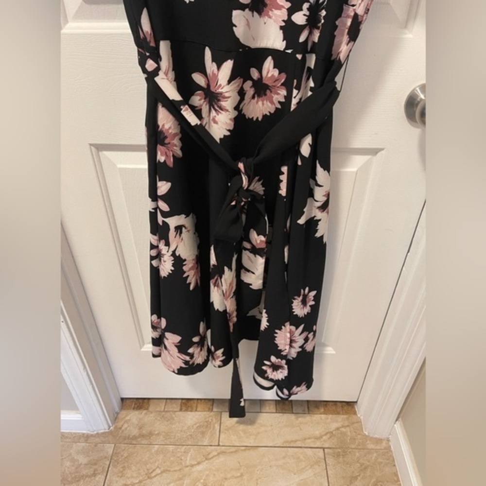 Lane Bryant Size 24 Beautiful Black And Pink Floral Dress - Picture 6 of 7